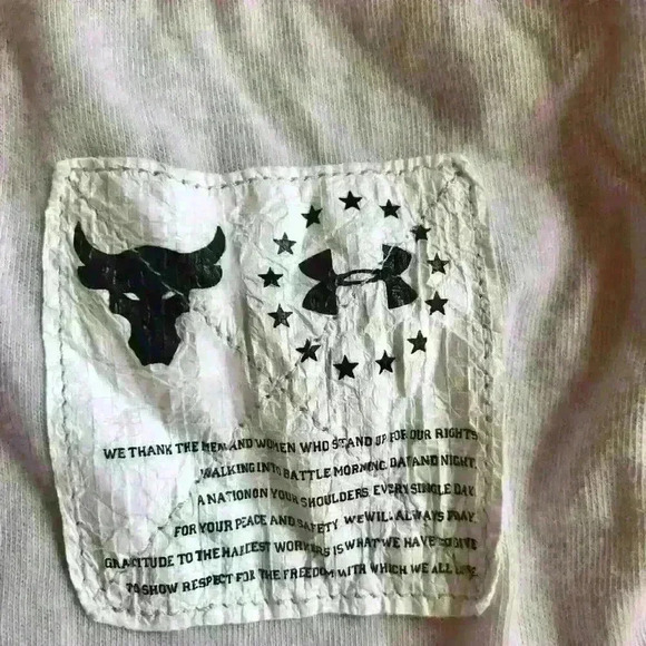 🔥 PROJECT ROCK UNDER ARMOUR USA FLAG PATCH VETERANS DAY LONG SLEEVE SHIRT sz L - Picture 3 of 8